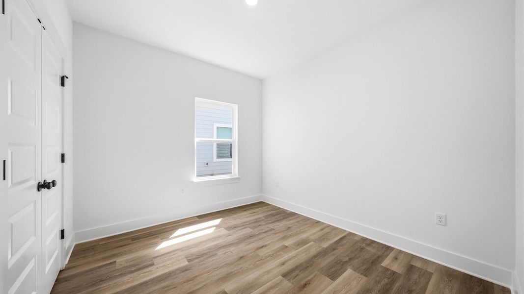 Spacious, unfurnished interior of a new home in Colonial East, Panama City Beach (Image 19).