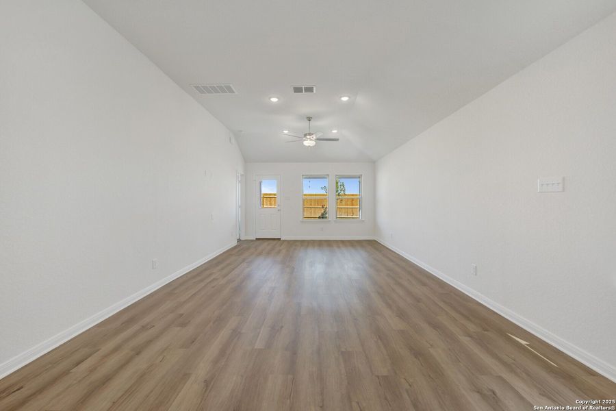 Spacious, unfurnished interior of a new home in Park Place, New Braunfels (Image 24). Spacious, unfurnished interior of a new home in Park Place, New Braunfels (Image 24).