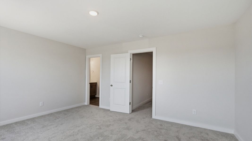 Primary room with connected bathroom and walk-in closet