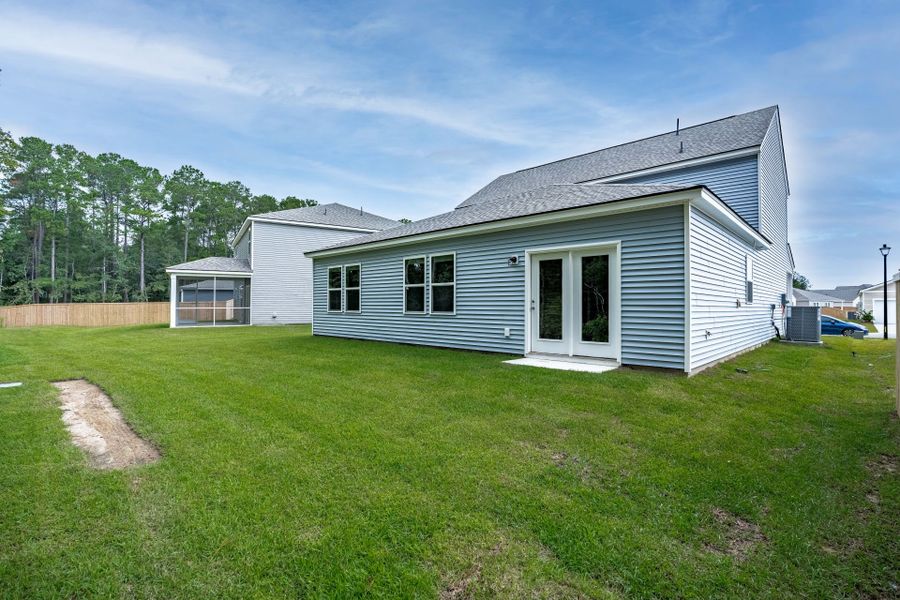 Exterior details and patio area of a home in Bradford Pointe, Summerville (Image 3).