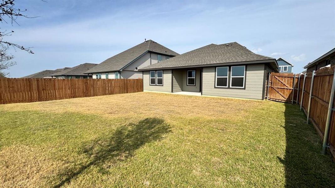Exterior details and patio area of a home in Rock Creek Ranch, Fort Worth (Image 19).