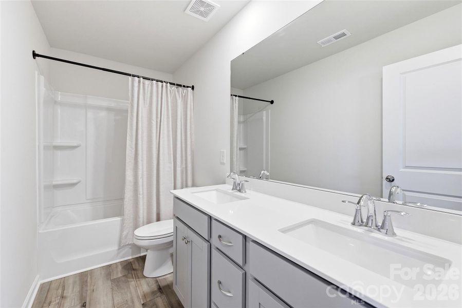 Furnished interior view inside a new home in Elizabeth, Fort Mill (Image 11).