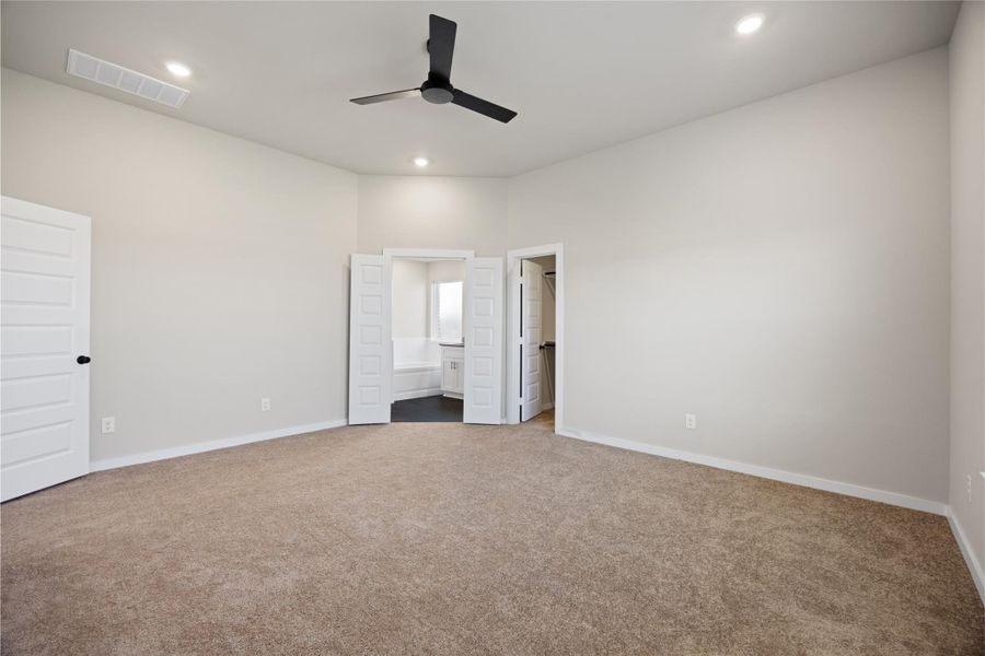 Spacious, unfurnished interior of a new home in Kendall Lakes, Alvin (Image 24). Spacious, unfurnished interior of a new home in Kendall Lakes, Alvin (Image 24).