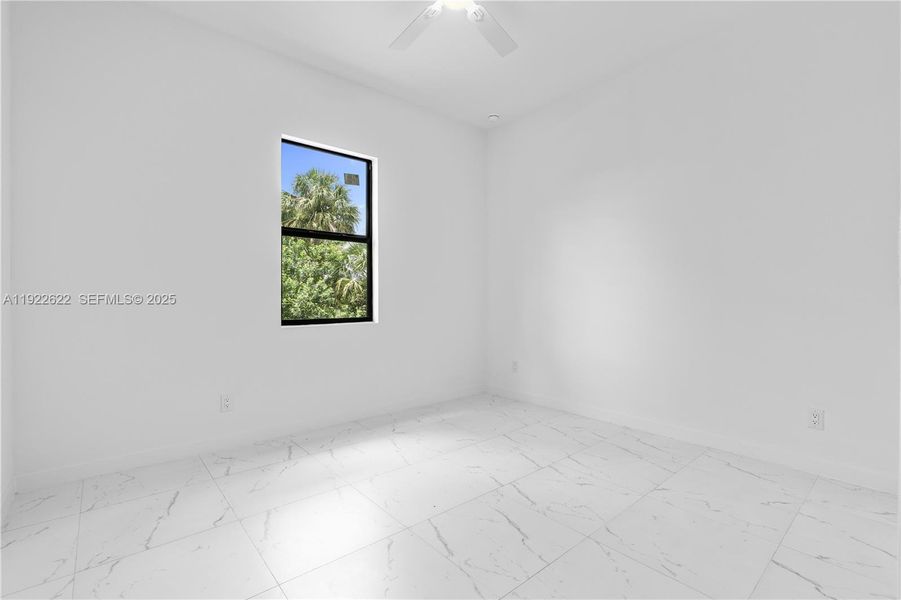 Spacious, unfurnished interior of a new home in , Lehigh Acres (Image 29).