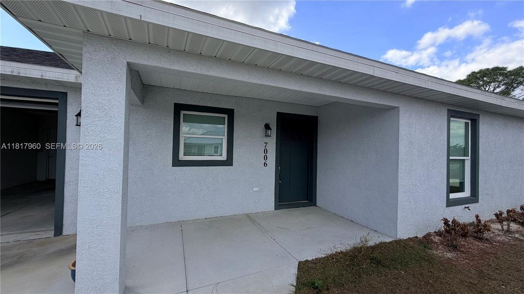 Exterior details and patio area of a home in , Sebring (Image 4).