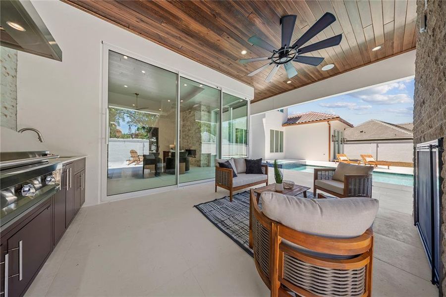 Exterior details and patio area of a home in , Orlando (Image 39).