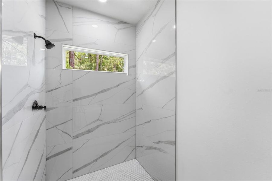 Close-up of interior finishes inside a home in , Dunnellon (Image 11).