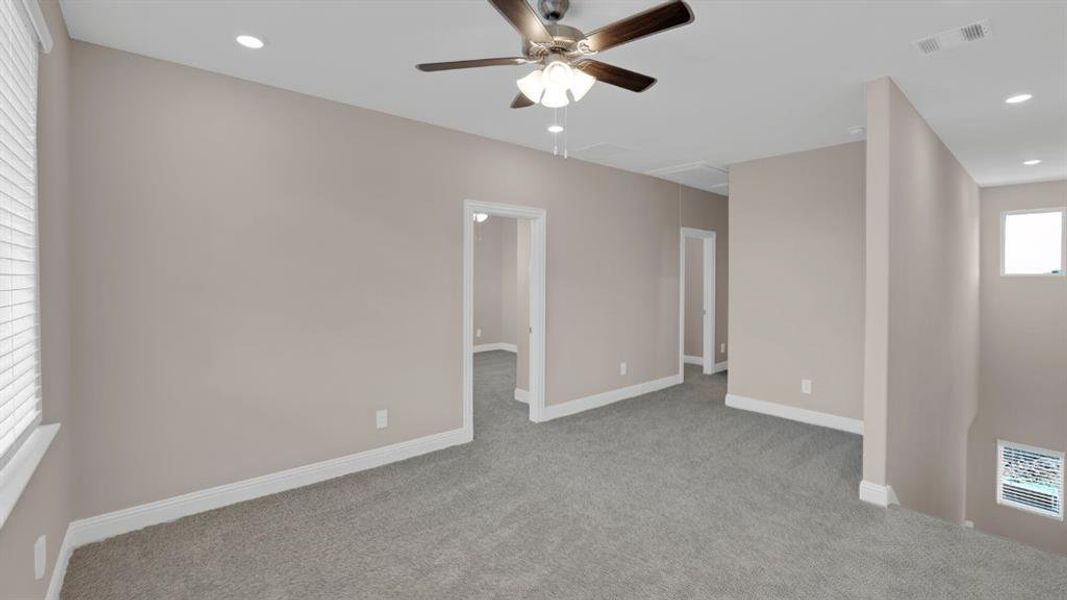 Spacious, unfurnished interior of a new home in Mustang Square, Plano (Image 17). Spacious, unfurnished interior of a new home in Mustang Square, Plano (Image 17).