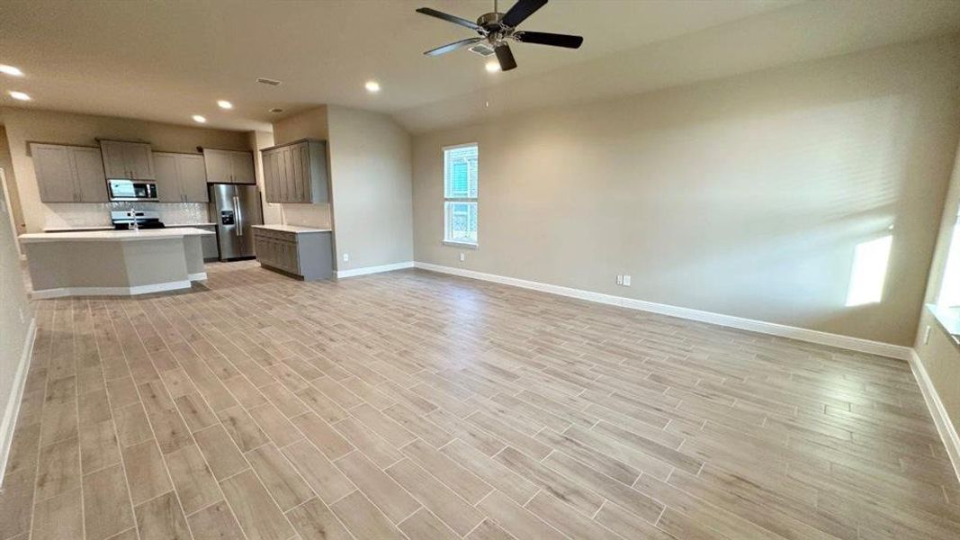 Spacious, unfurnished interior of a new home in Rock Creek Ranch, Fort Worth (Image 22).