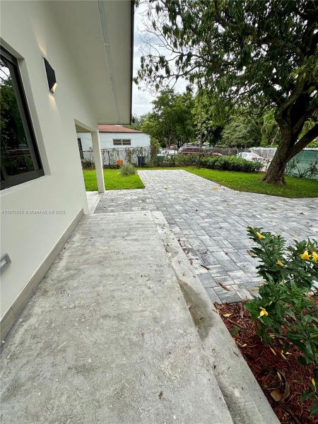 Image 50 of a home in .