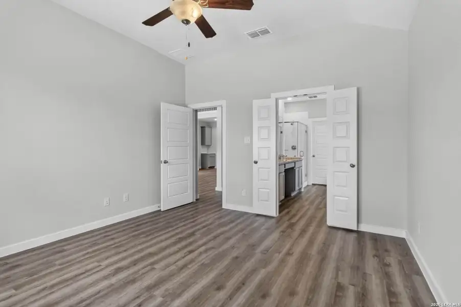 Spacious, unfurnished interior of a new home in Hickory Ridge, Elmendorf (Image 12).
