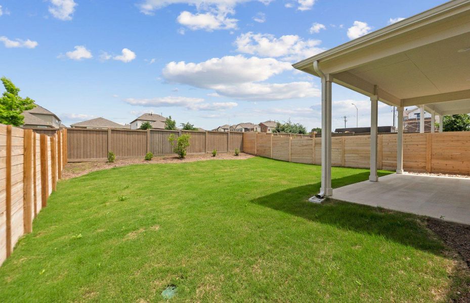 Exterior details and patio area of a home in Horizon Lake, Leander (Image 20).
