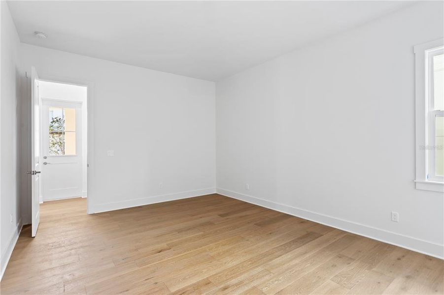 Spacious, unfurnished interior of a new home in , Tampa (Image 22).