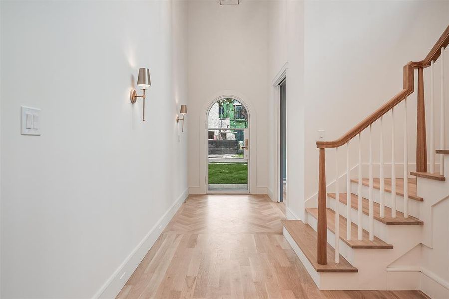 Spacious, unfurnished interior of a new home in , Dallas (Image 24).