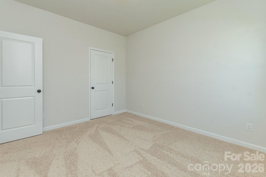 Spacious, unfurnished interior of a new home in Sunset Meadows, Charlotte (Image 30).