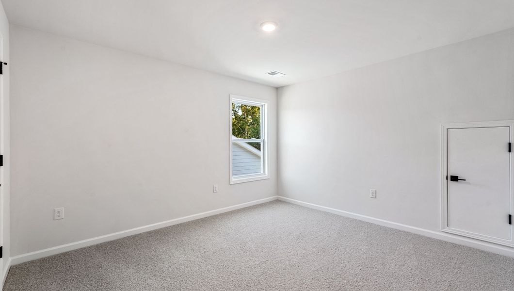 Spacious, unfurnished interior of a new home in Seven Oaks, Greenwood (Image 25).