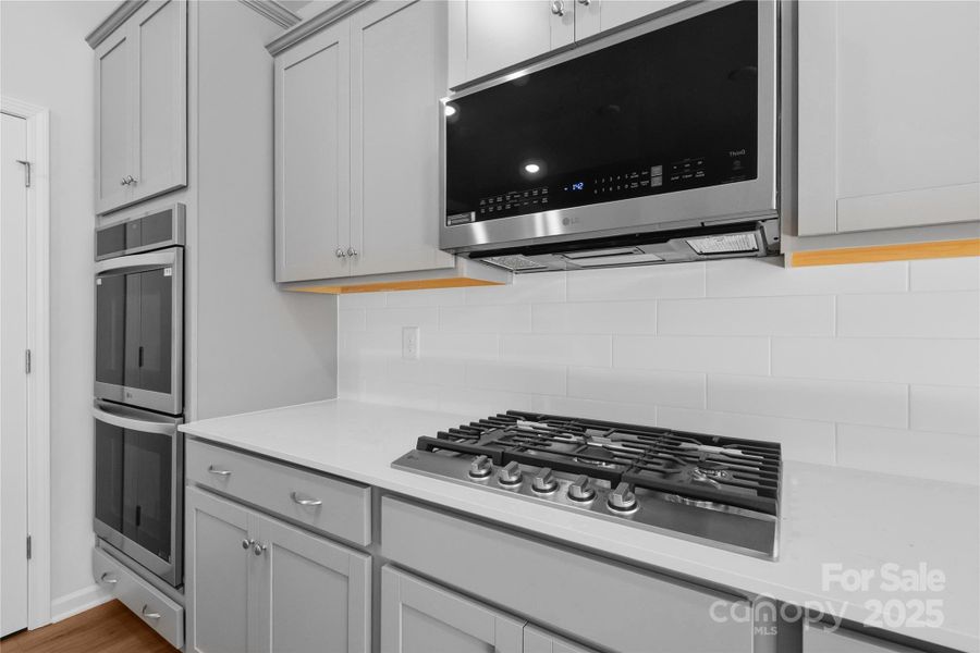 Image 29 of a home in Roselyn: Garden.