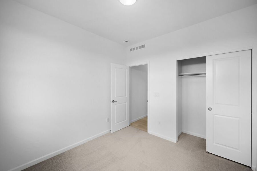 Spacious, unfurnished interior of a new home in Trailstone, Arvada (Image 21).