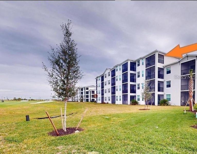 Condo located in Venice, FL showcasing its design and architecture (Image 4).