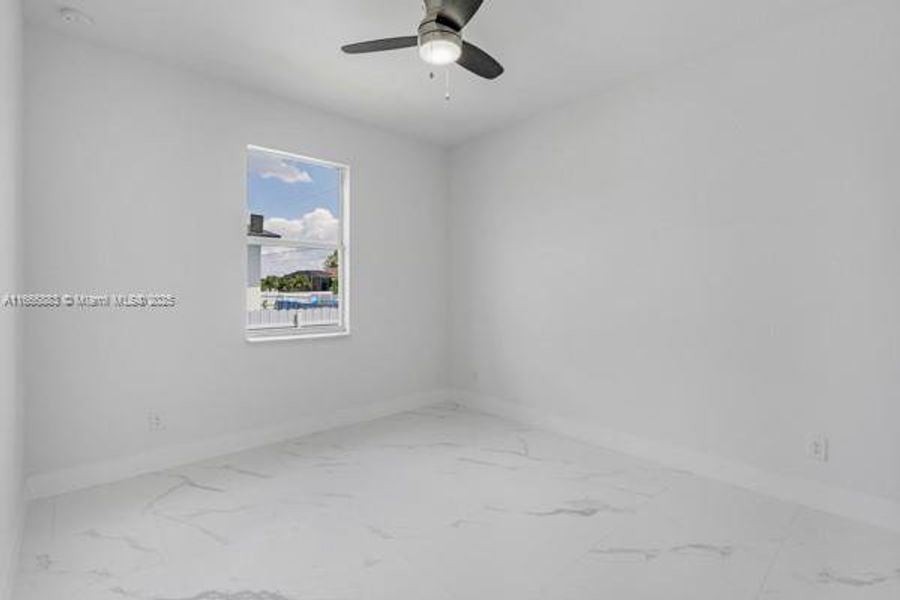 Spacious, unfurnished interior of a new home in , Cape Coral (Image 17).