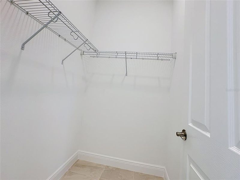 Spacious, unfurnished interior of a new home in Watercolor Place, Bradenton (Image 39).