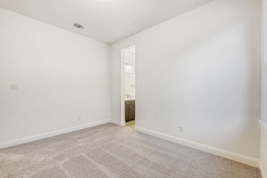 Spacious, unfurnished interior of a new home in 6 Creeks, Kyle (Image 10).