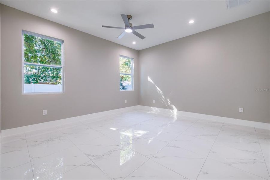 Spacious, unfurnished interior of a new home in , Tampa (Image 33).