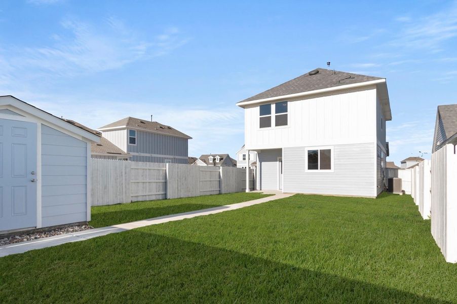 Exterior details and patio area of a home in Harvest Ridge, Elgin (Image 4).