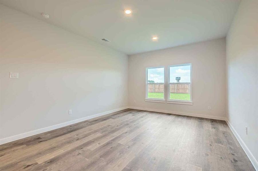 Spacious, unfurnished interior of a new home in The Estates Collection at Overland Grove, Forney (Image 20).