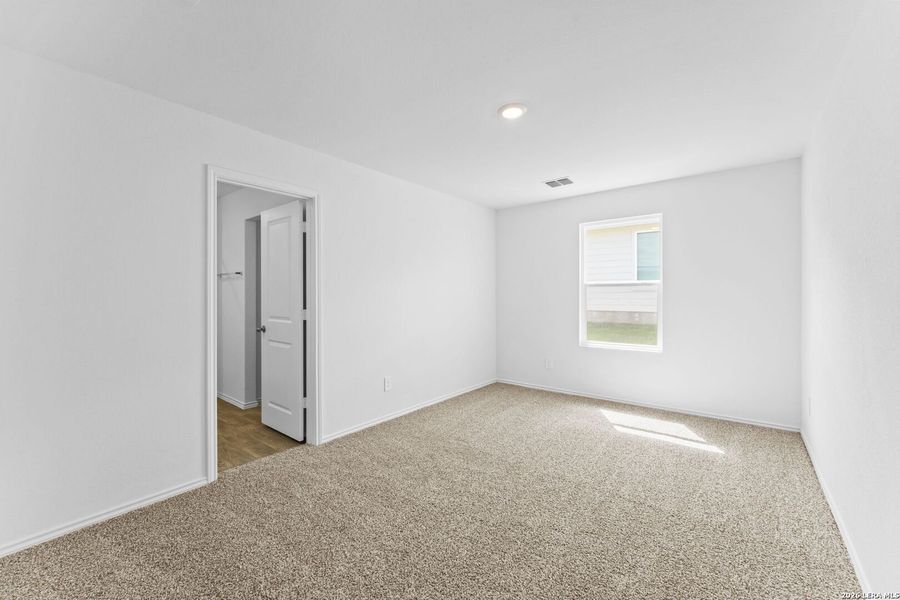 Spacious, unfurnished interior of a new home in Arroyo Ranch, Seguin (Image 16).