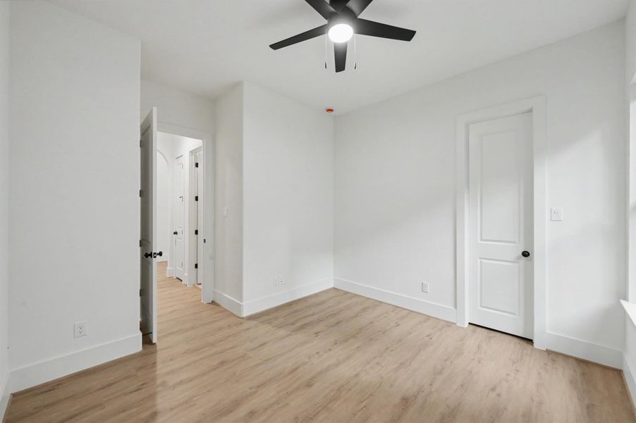Spacious, unfurnished interior of a new home in , Willis (Image 38).