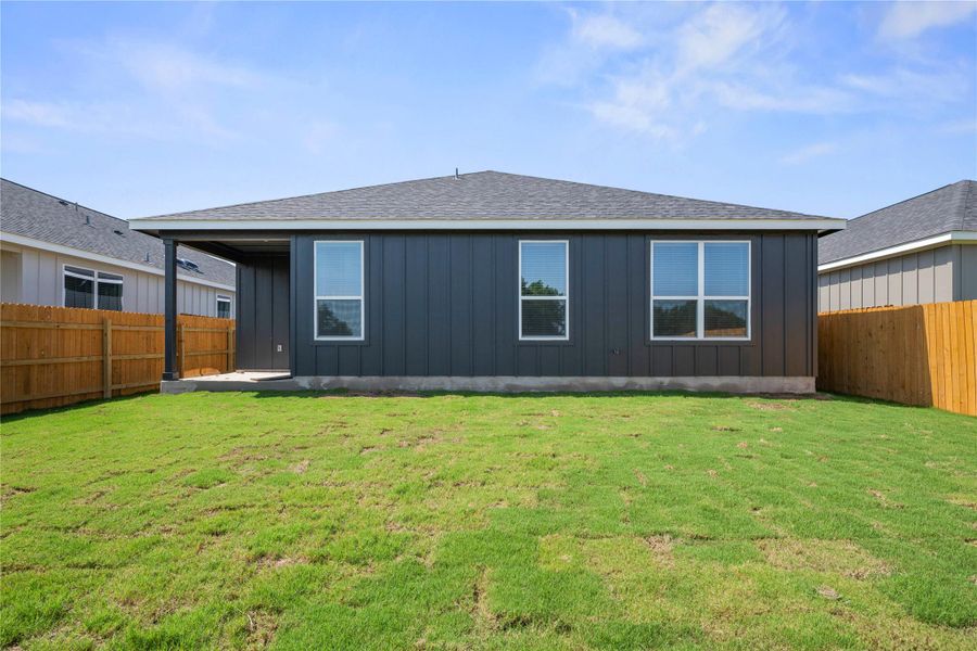 Exterior details and patio area of a home in Rancho San Gabriel, Georgetown (Image 3).