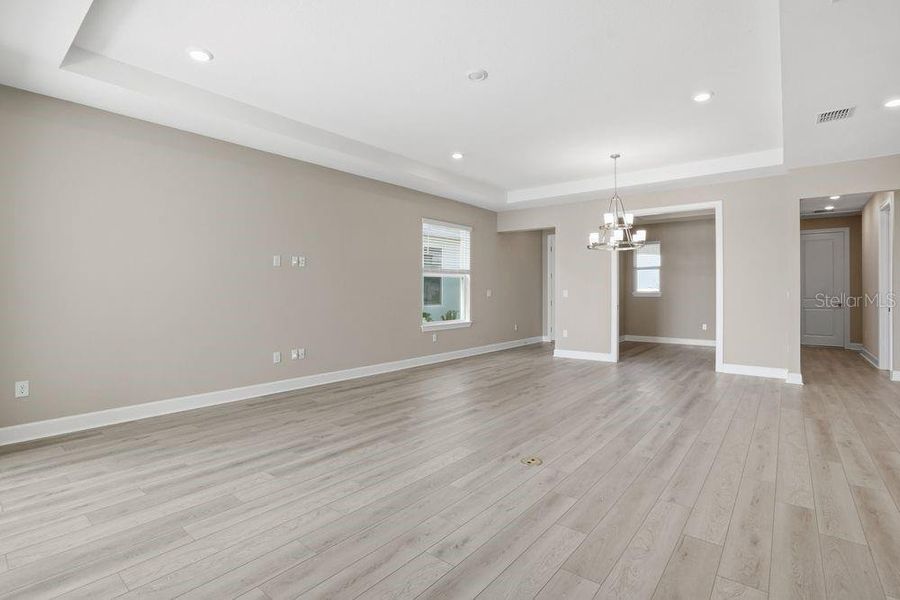 Spacious, unfurnished interior of a new home in Coasterra Community Group Page, Palmetto (Image 10).
