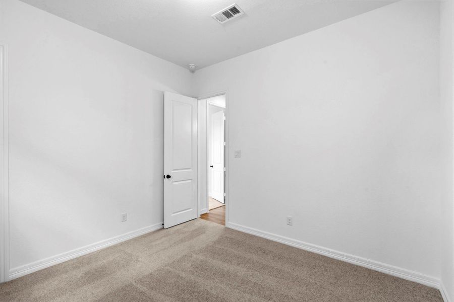 Spacious, unfurnished interior of a new home in Sunterra Lakes, Brookshire (Image 30).