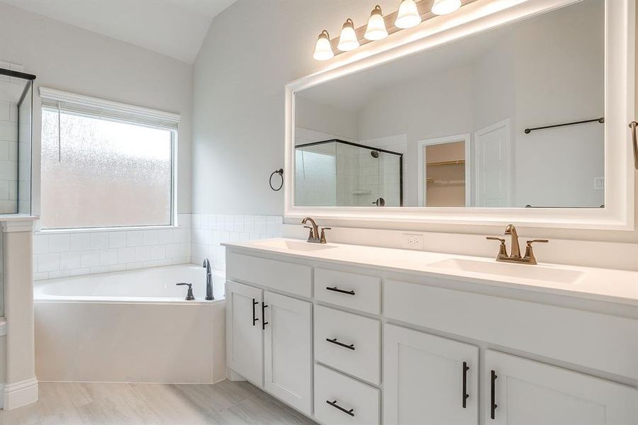 Furnished interior view inside a new home in Oak Hills, Burleson (Image 11).