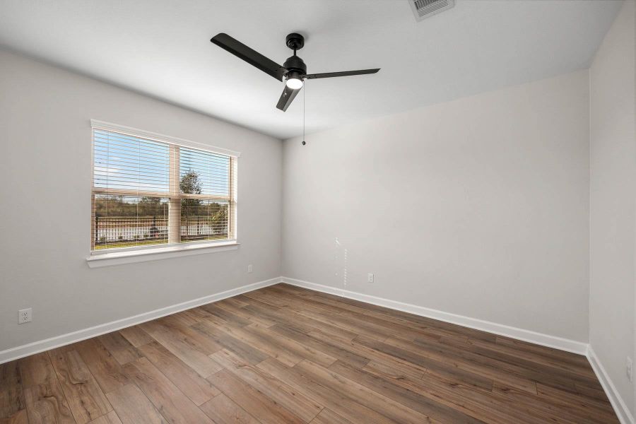 Spacious, unfurnished interior of a new home in Sunterra, Katy (Image 7).