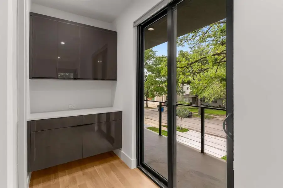Exterior details and patio area of a home in , Dallas (Image 4).
