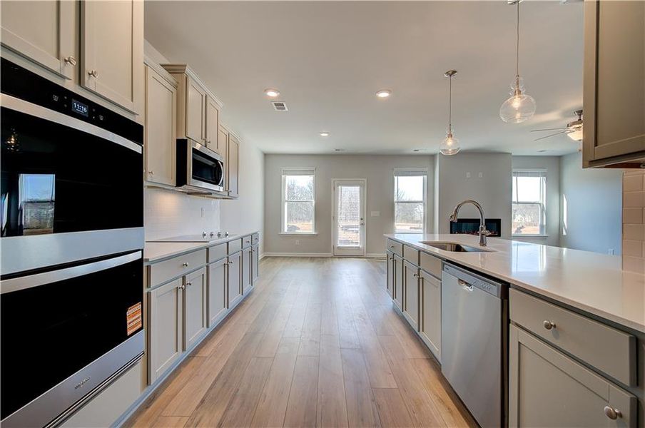 Furnished interior view inside a new home in Chapel Hill, Newnan (Image 7).