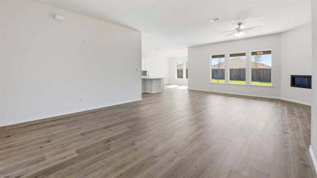 Spacious, unfurnished interior of a new home in The Woods at Lindsey Place, Anna (Image 16).