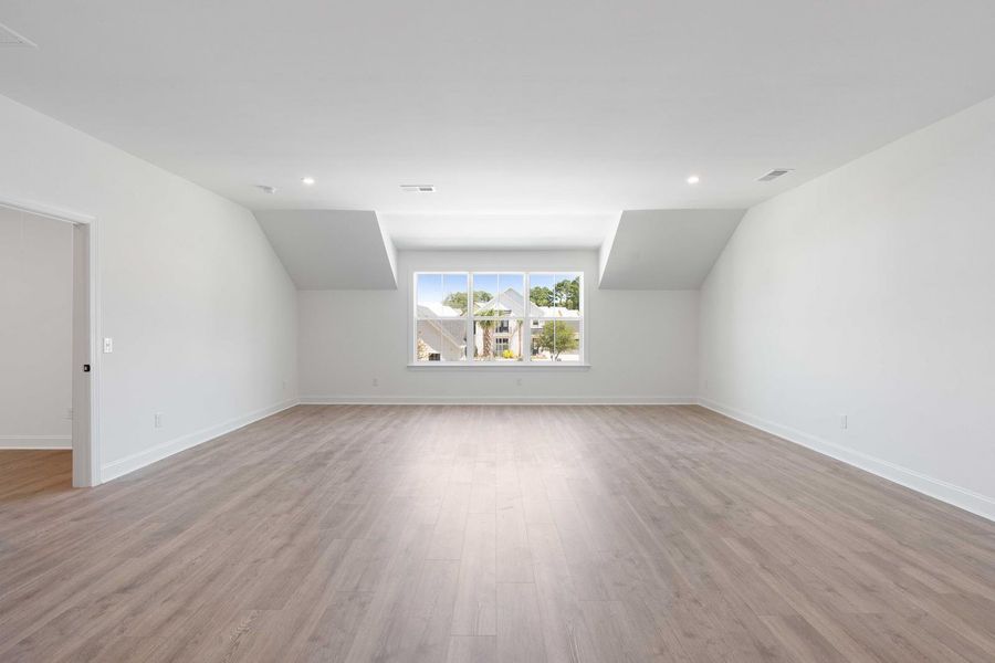 Spacious, unfurnished interior of a new home in Hayes Park, Johns Island (Image 33).
