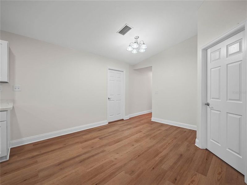 Spacious, unfurnished interior of a new home in , Bowling Green (Image 21).