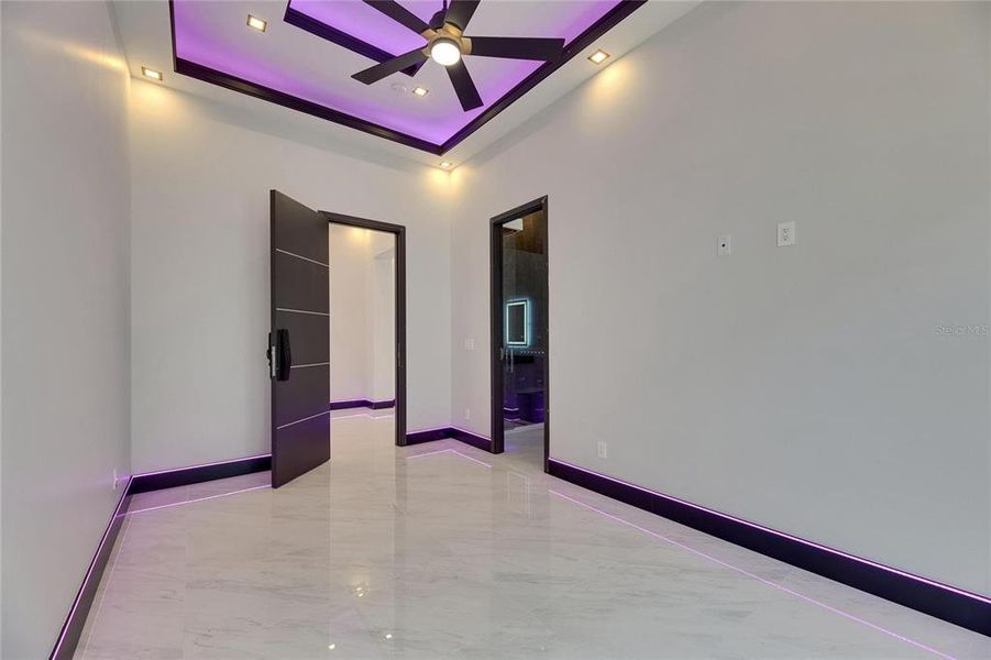 Spacious, unfurnished interior of a new home in , Apollo Beach (Image 43).