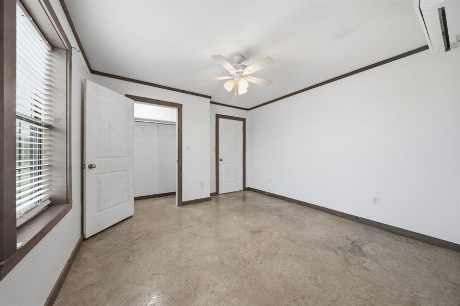 Spacious, unfurnished interior of a new home in , Walnut Springs (Image 12).