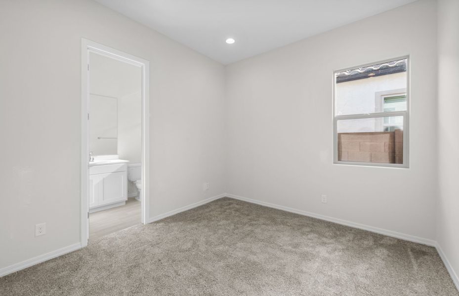 Spacious, unfurnished interior of a new home in Artisan at Asante, Surprise (Image 28).