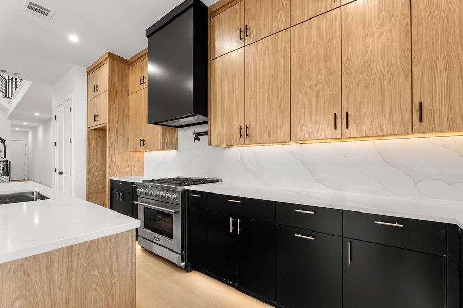 Furnished interior view inside a new home in , Dallas (Image 12).