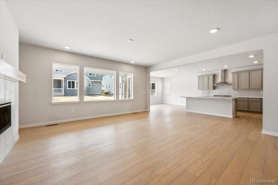 Spacious, unfurnished interior of a new home in Prestige Collection at Parkdale Commons, Lafayette (Image 20).