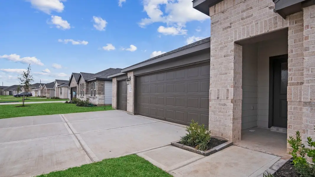 Exterior details and patio area of a home in Tamarron, Fulshear (Image 3).