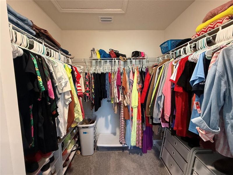 Close-up of interior finishes inside a home in Kindred, Kissimmee (Image 23).