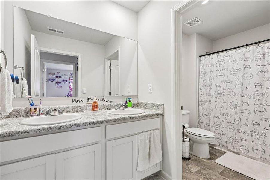 Furnished interior view inside a new home in , Dallas (Image 12).