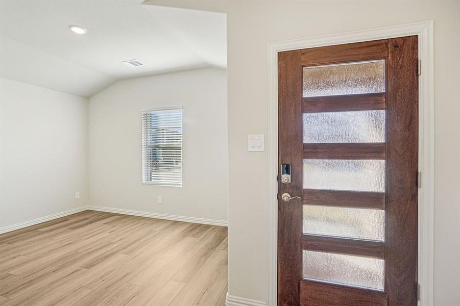 Spacious, unfurnished interior of a new home in Windmore, Princeton (Image 30).